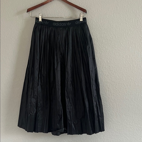 NWT Adidas Pleated MIDI Skirt Black.  Size M - Picture 4 of 13